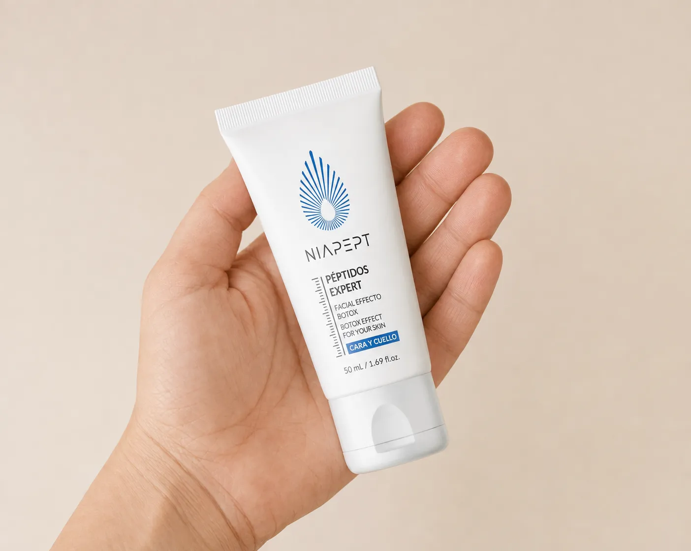 Niapept — the package held in a hand